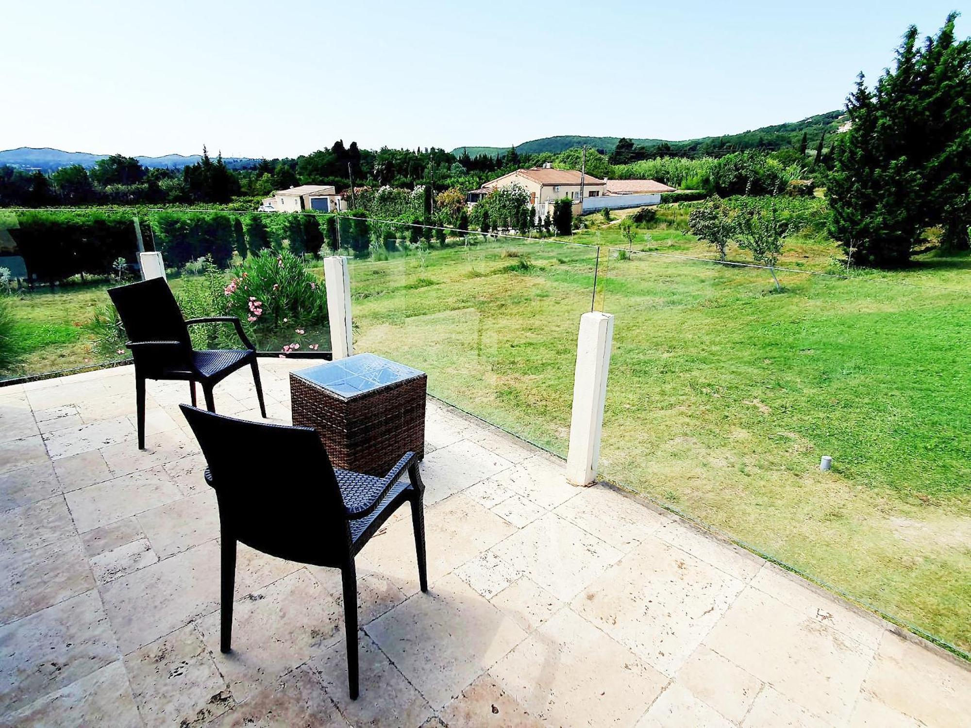 Superbe Chambre Avec Terrasse, Parking Prive, Jardin, Calme, Climatisation, 10 Mn Pont Du Gard #7 Lägenhet Rochefort-du-Gard Exteriör bild